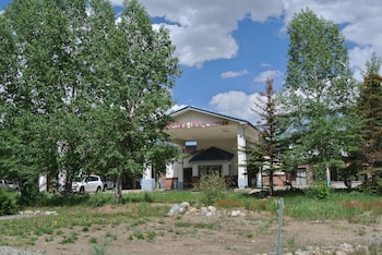 luxury inn and suites