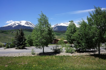 luxury inn and suites