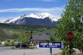 luxury inn and suites