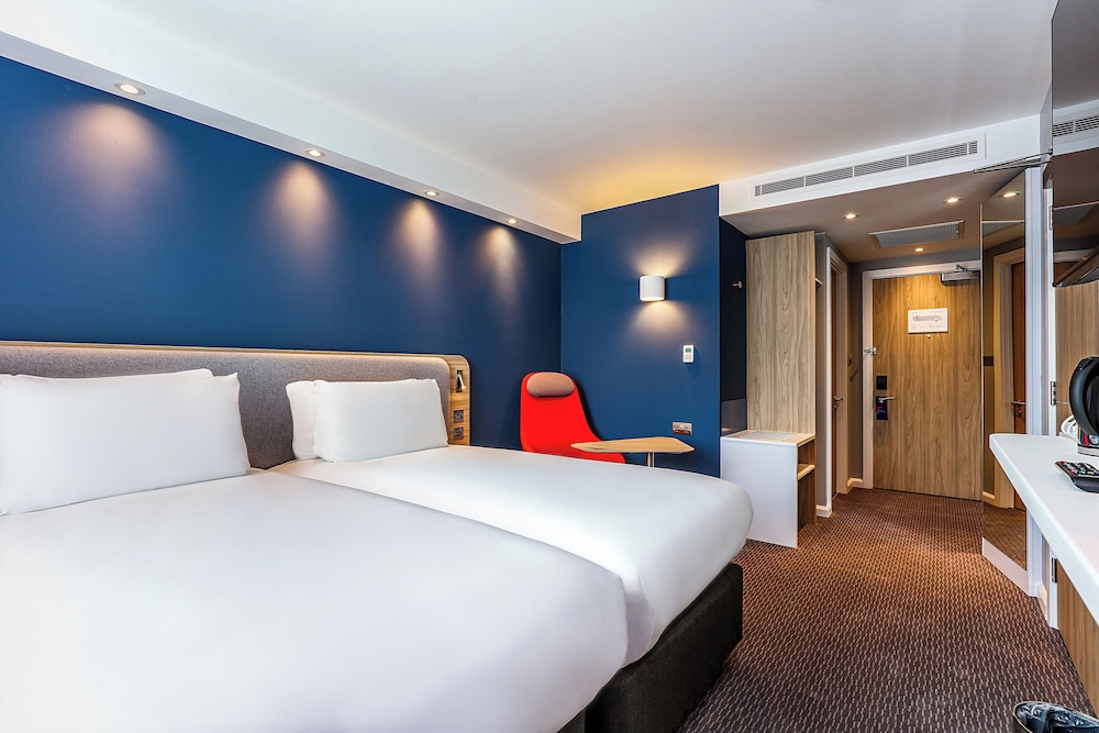 holiday inn express fleet an ihg hotel