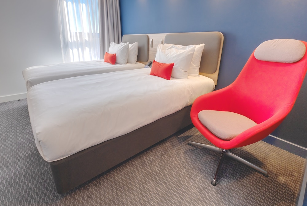 holiday inn express fleet an ihg hotel