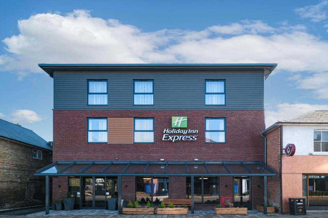 holiday inn express fleet an ihg hotel