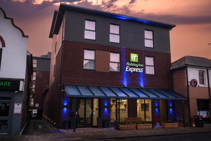 holiday inn express fleet an ihg hotel
