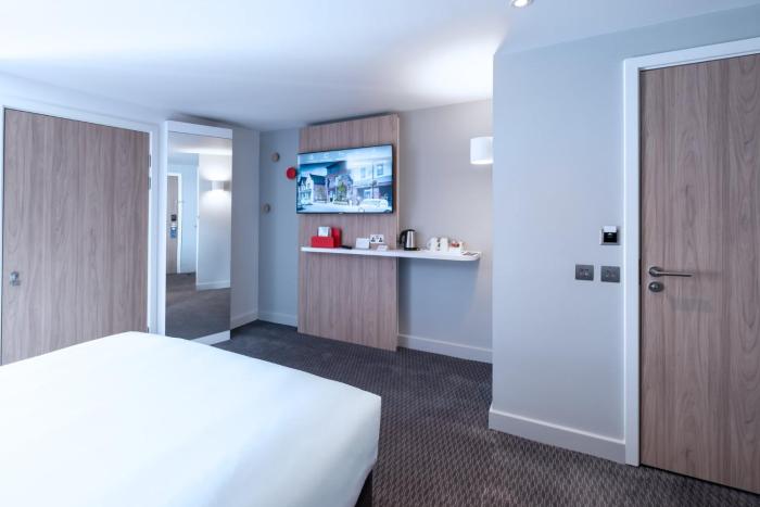 holiday inn express fleet an ihg hotel