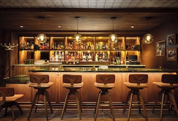 hotel alpenrock breckenridge curio collection by hilton