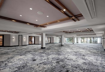 hotel alpenrock breckenridge curio collection by hilton
