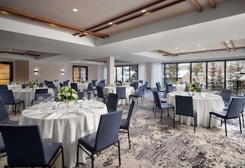hotel alpenrock breckenridge curio collection by hilton