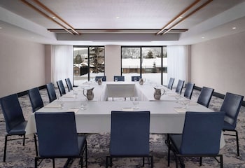 hotel alpenrock breckenridge curio collection by hilton