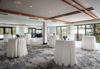 hotel alpenrock breckenridge curio collection by hilton