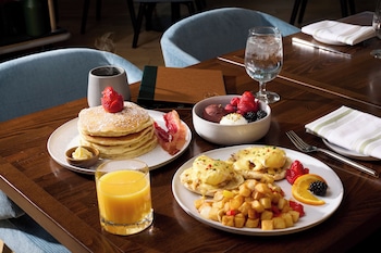 hotel alpenrock breckenridge curio collection by hilton