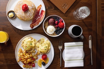 hotel alpenrock breckenridge curio collection by hilton