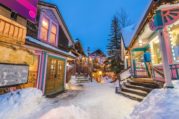 hotel alpenrock breckenridge curio collection by hilton