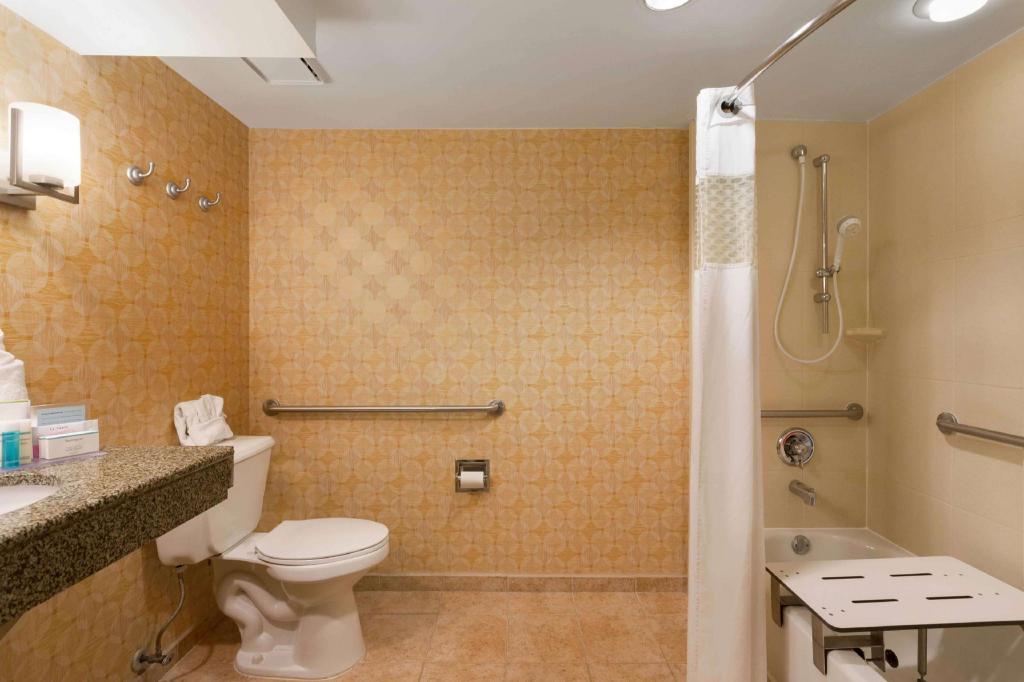 hampton inn and suites ft lauderdale arpt south cruise port