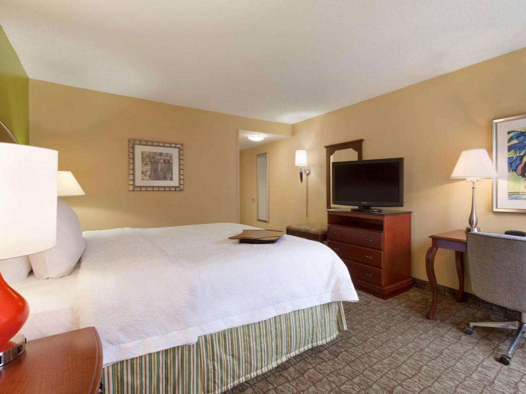 hampton inn and suites ft lauderdale arpt south cruise port