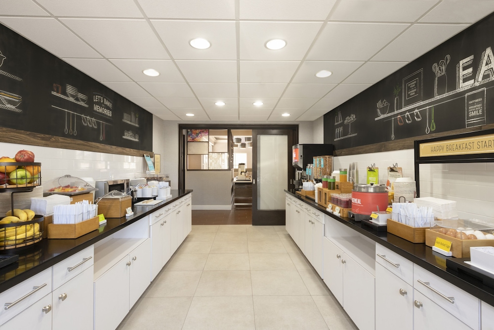 hampton inn and suites ft lauderdale arpt south cruise port