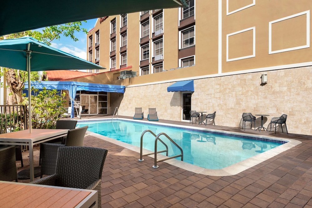 hampton inn and suites ft lauderdale arpt south cruise port