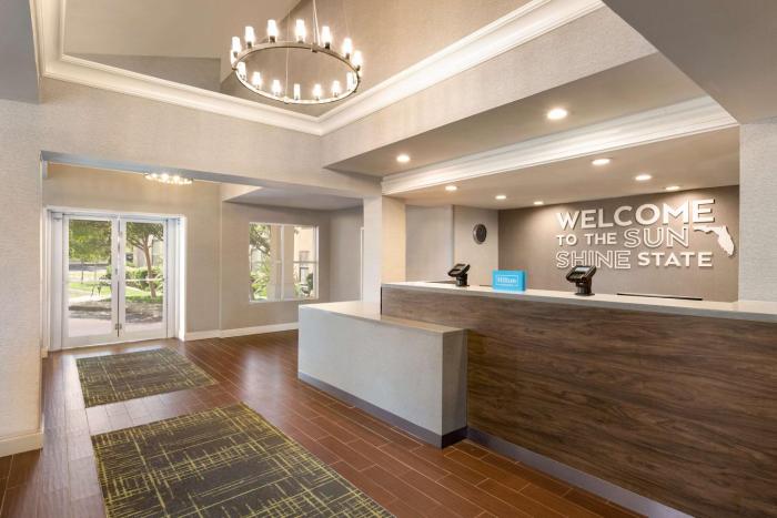 hampton inn and suites ft lauderdale arpt south cruise port