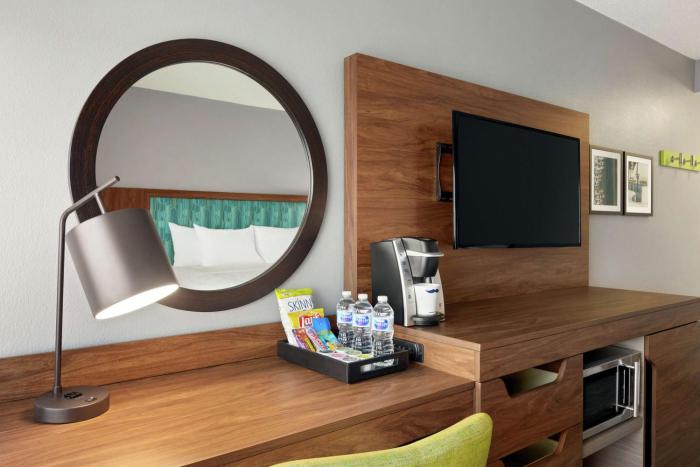 hampton inn and suites ft lauderdale arpt south cruise port