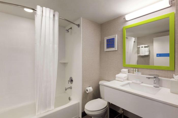 hampton inn and suites ft lauderdale arpt south cruise port