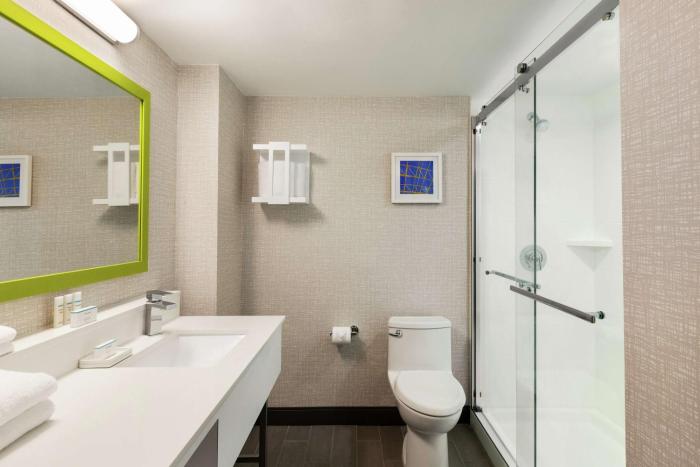 hampton inn and suites ft lauderdale arpt south cruise port