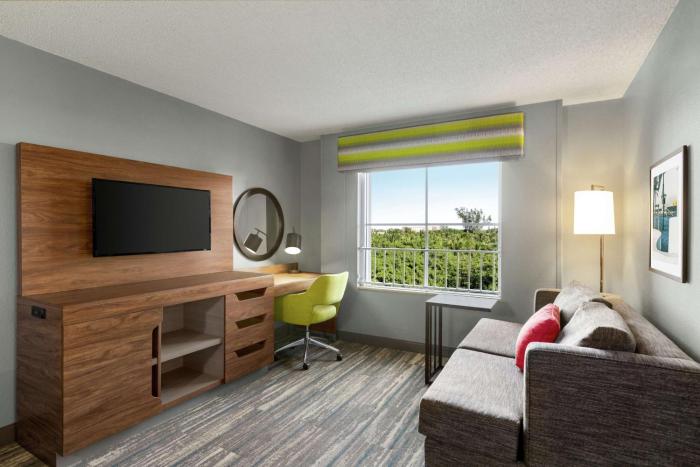 hampton inn and suites ft lauderdale arpt south cruise port