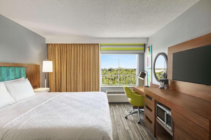 hampton inn and suites ft lauderdale arpt south cruise port