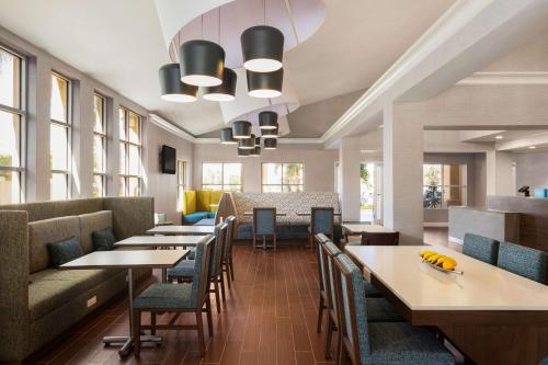 hampton inn and suites ft lauderdale arpt south cruise port