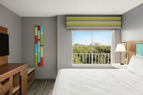 hampton inn and suites ft lauderdale arpt south cruise port