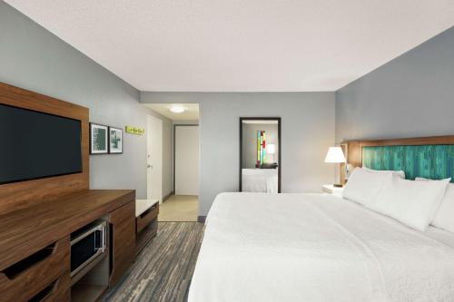 hampton inn and suites ft lauderdale arpt south cruise port