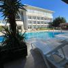 lake life hotel