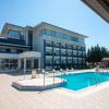 lake life hotel