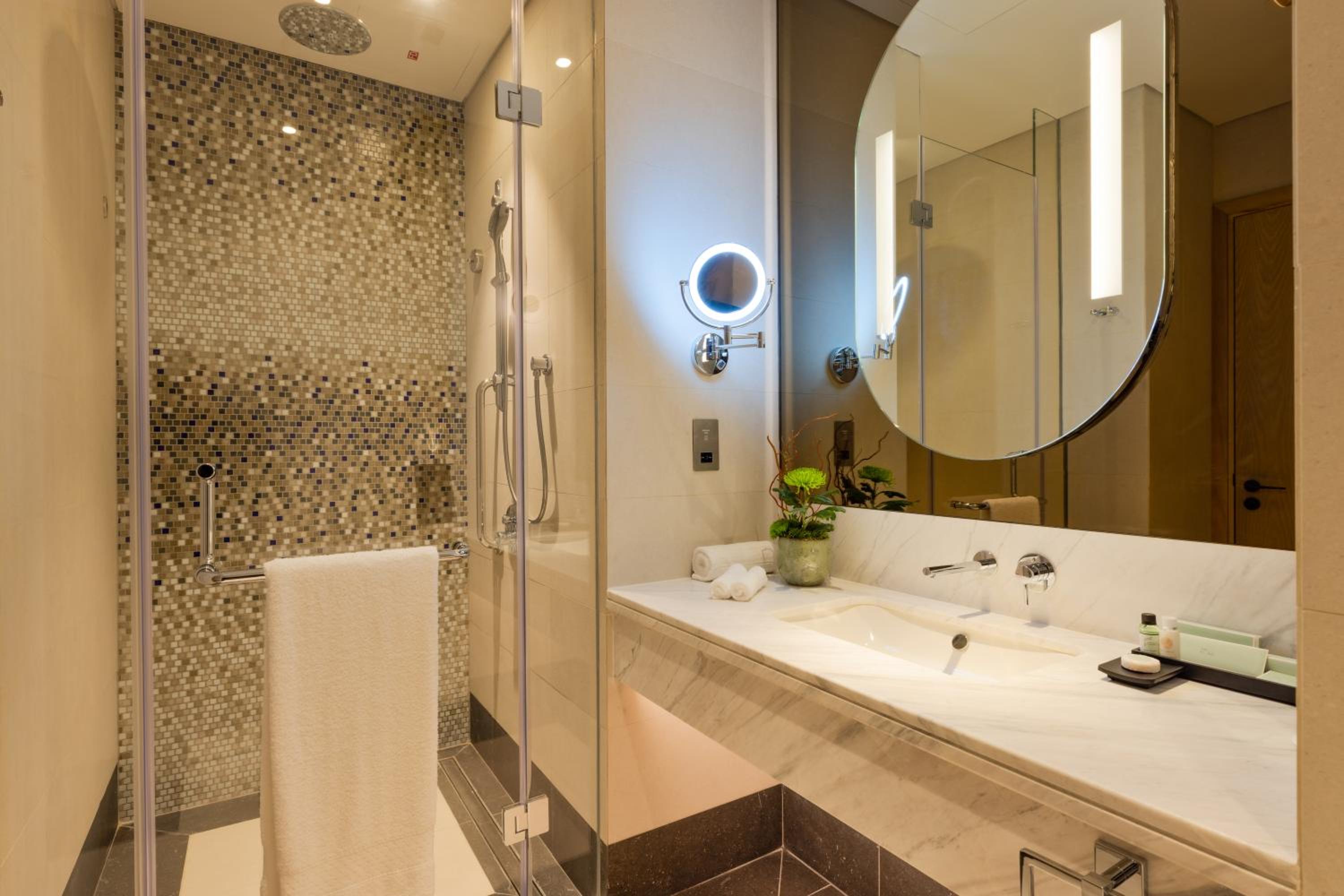 embassy suites by hilton doha old town