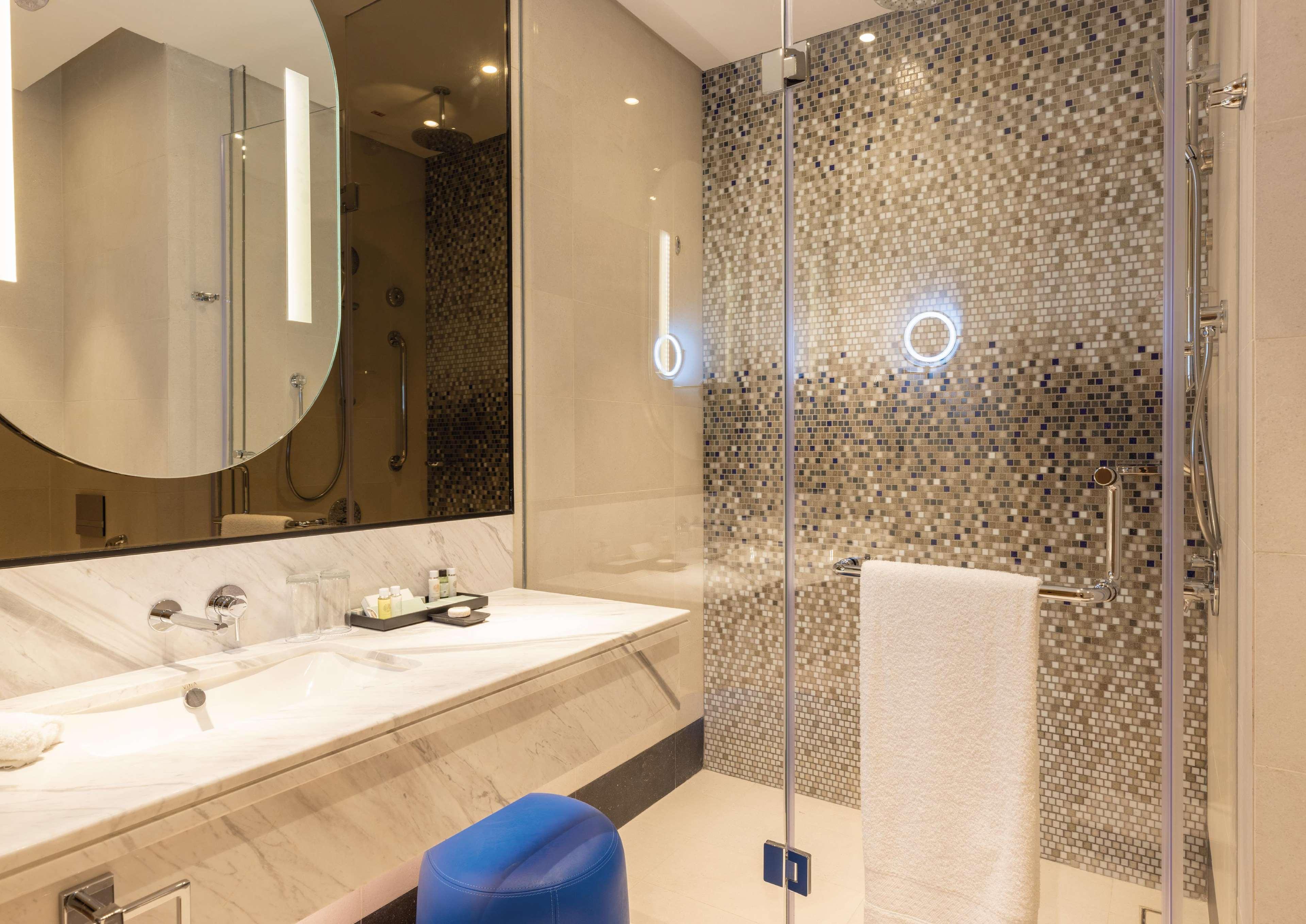 embassy suites by hilton doha old town
