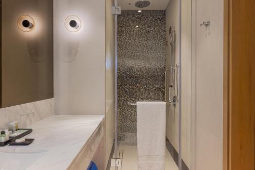 embassy suites by hilton doha old town