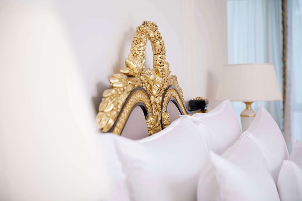 the plaza doha lxr hotels and resorts