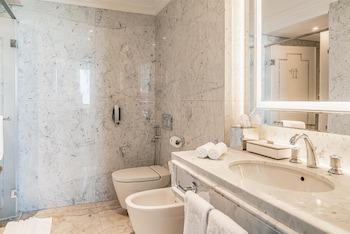 the plaza doha lxr hotels and resorts