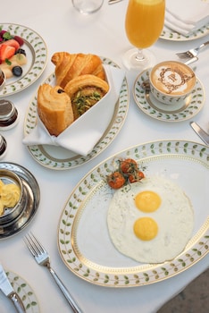 the plaza doha lxr hotels and resorts