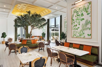 the plaza doha lxr hotels and resorts