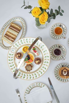 the plaza doha lxr hotels and resorts