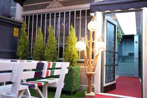 middle village suit hotel