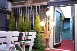 middle village suit hotel