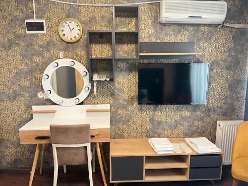 middle village suit hotel