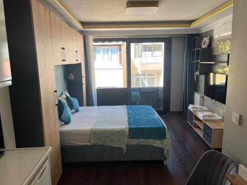 middle village suit hotel