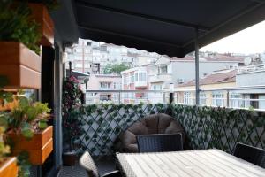 middle village suit hotel