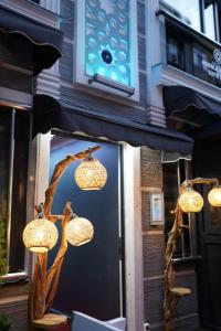 middle village suit hotel