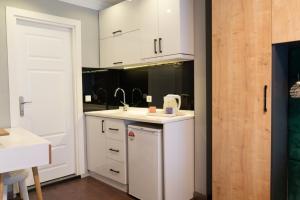 middle village suit hotel