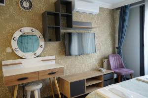 middle village suit hotel