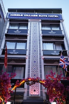 middle village suit hotel