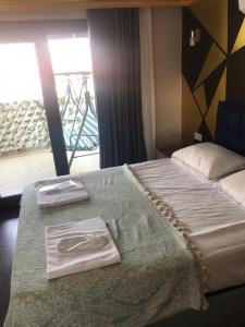 middle village suit hotel