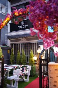 middle village suit hotel